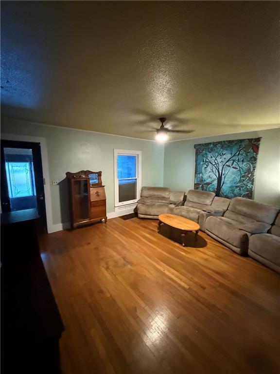 523 Indiana Street Oswego, KS 67356 - Photo 3 of 36