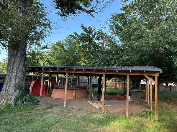 $199,900 | 523 Indiana Street, Oswego, KS 67356