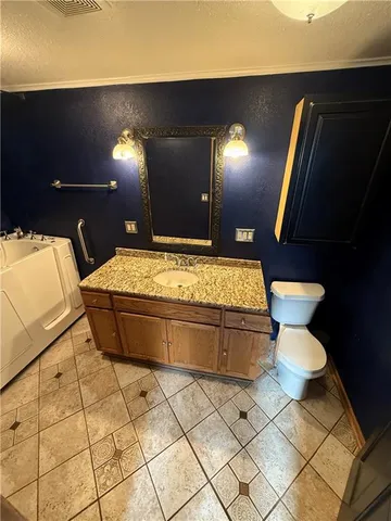 $199,900 | 523 Indiana Street, Oswego, KS 67356