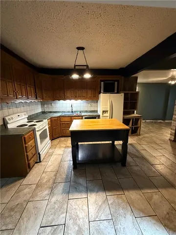 $199,900 | 523 Indiana Street, Oswego, KS 67356