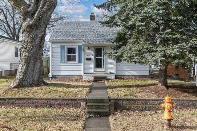 $129,000 | 1917 33rd Street, Moline, IL 61265