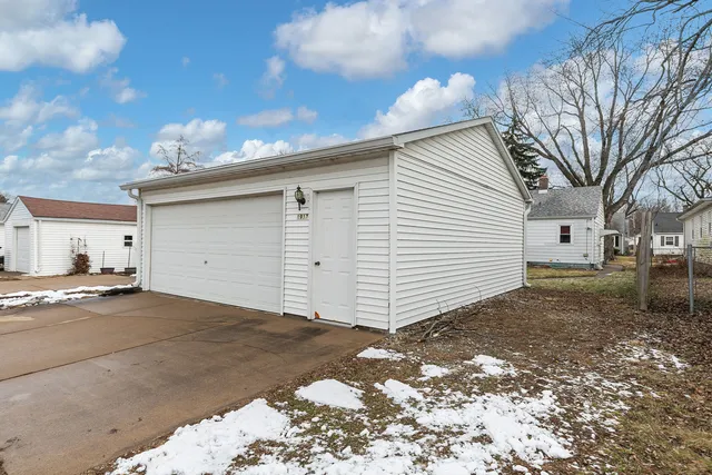 $129,000 | 1917 33rd Street, Moline, IL 61265