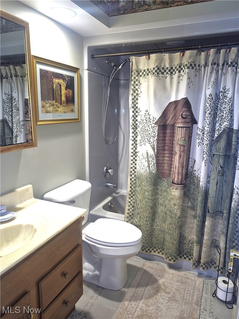 15660 Georgia Road Middlefield, OH 44062 - Photo 15 of 31 Guest Bathroom