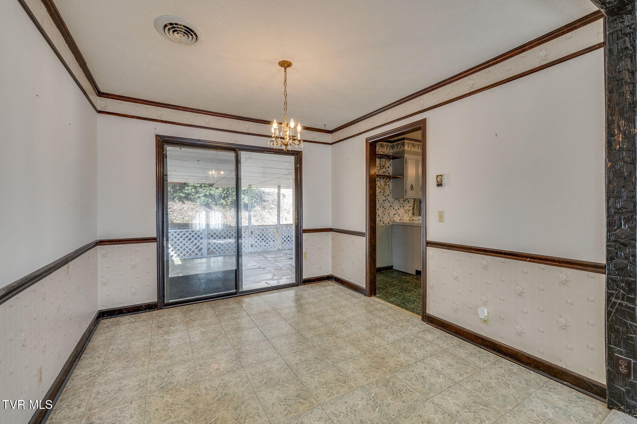 710 Foothills Road Kingsport, TN 37663 - Photo 10 of 44 010