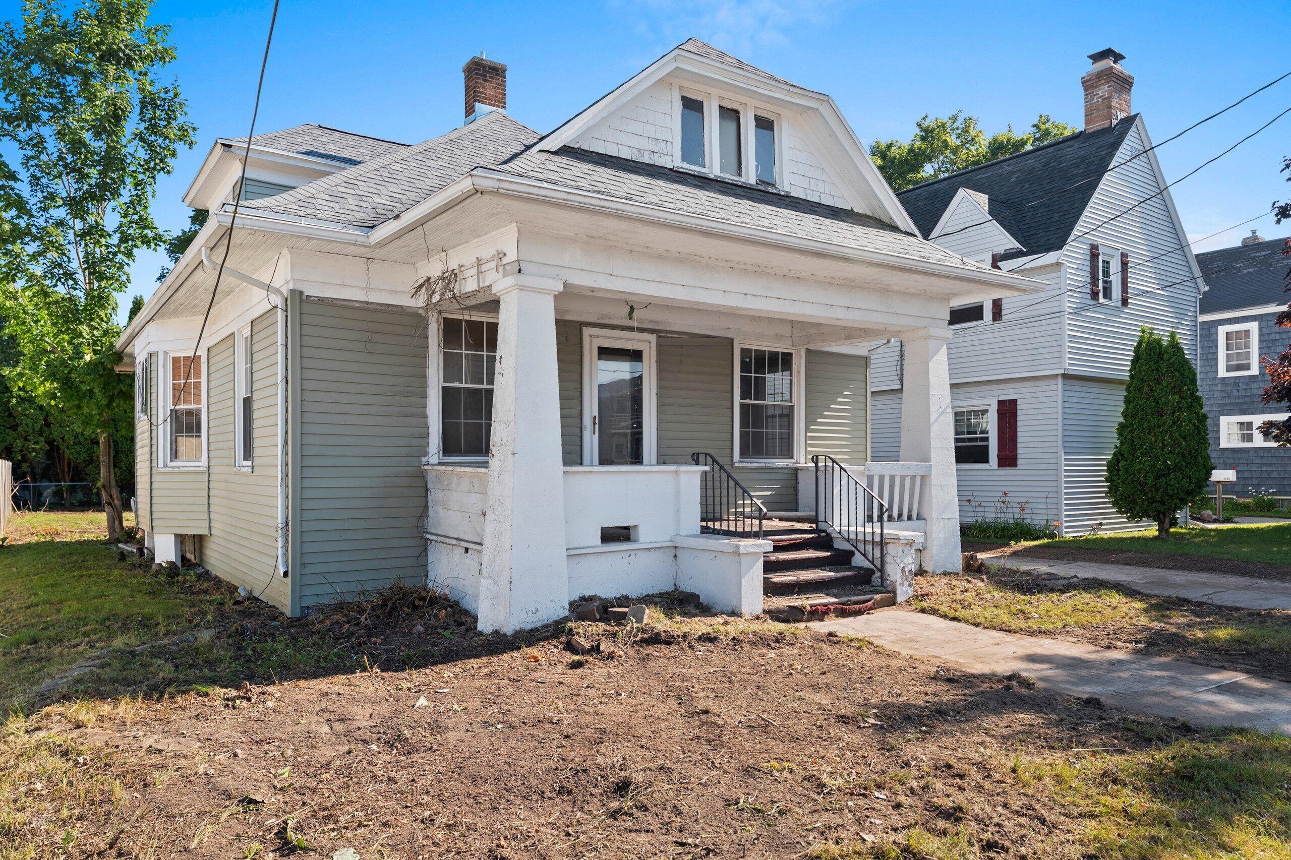 1718 28th Street Two Rivers, WI 54241 - Photo 2 of 38 003-171828thStreet-TwoRivers-WI-54241-SM