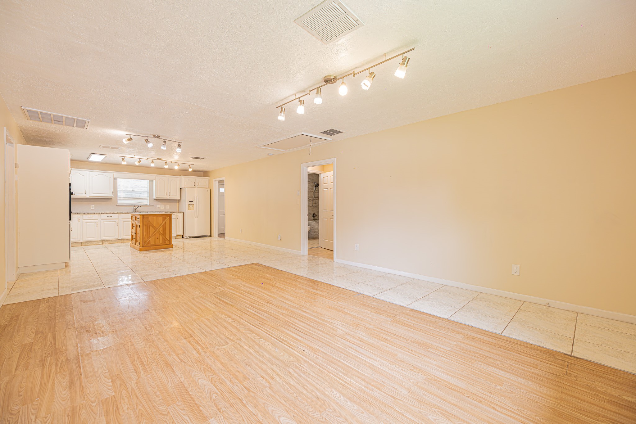 4113 Edison Street Houston, TX 77009 - Photo 6 of 27