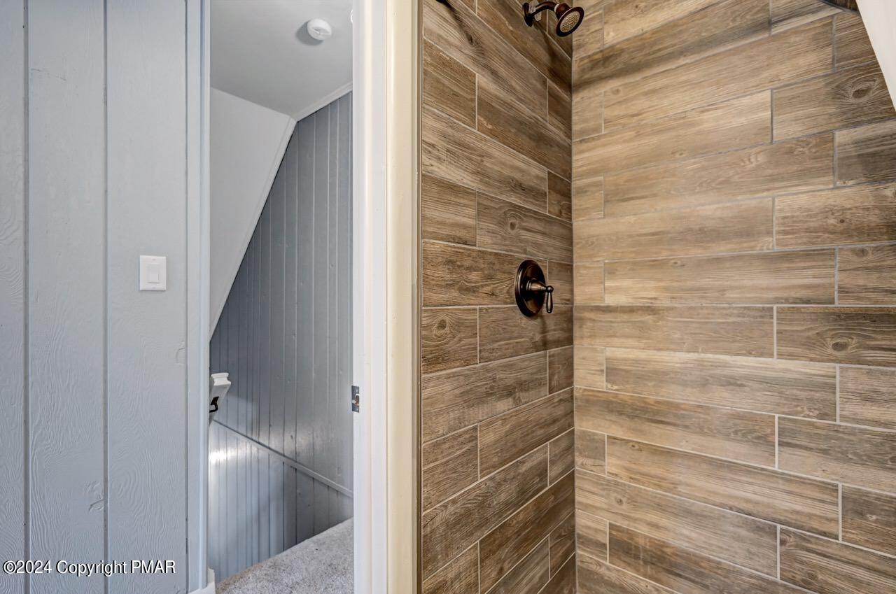 1571 Evergreen Road Pocono Pines, PA 18350 - Photo 14 of 20 Bathroom