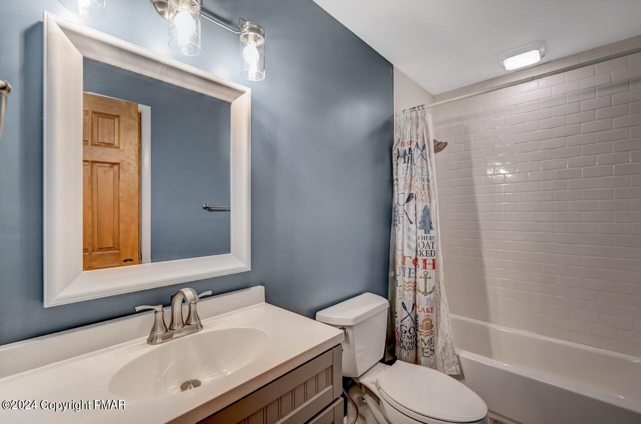 1571 Evergreen Road Pocono Pines, PA 18350 - Photo 10 of 20 Bathroom