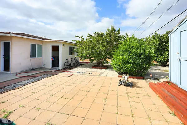 a view of a backyard of the house