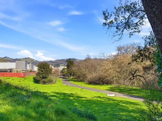 $725,000 | 4424 Streamside Drive, Santa Rosa, CA 95409