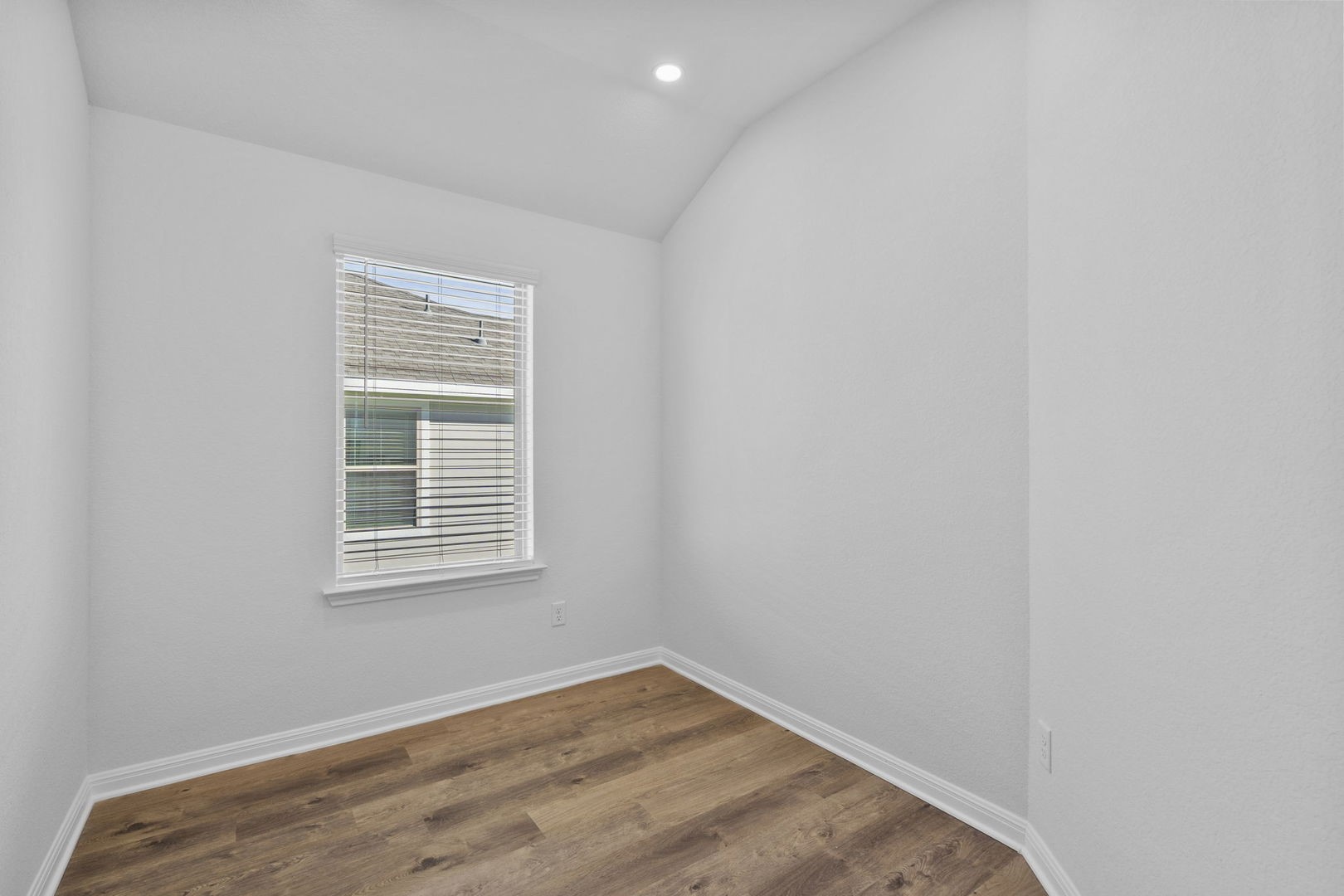 125 Hatari Trail Jarrell, TX 76537 - Photo 10 of 40