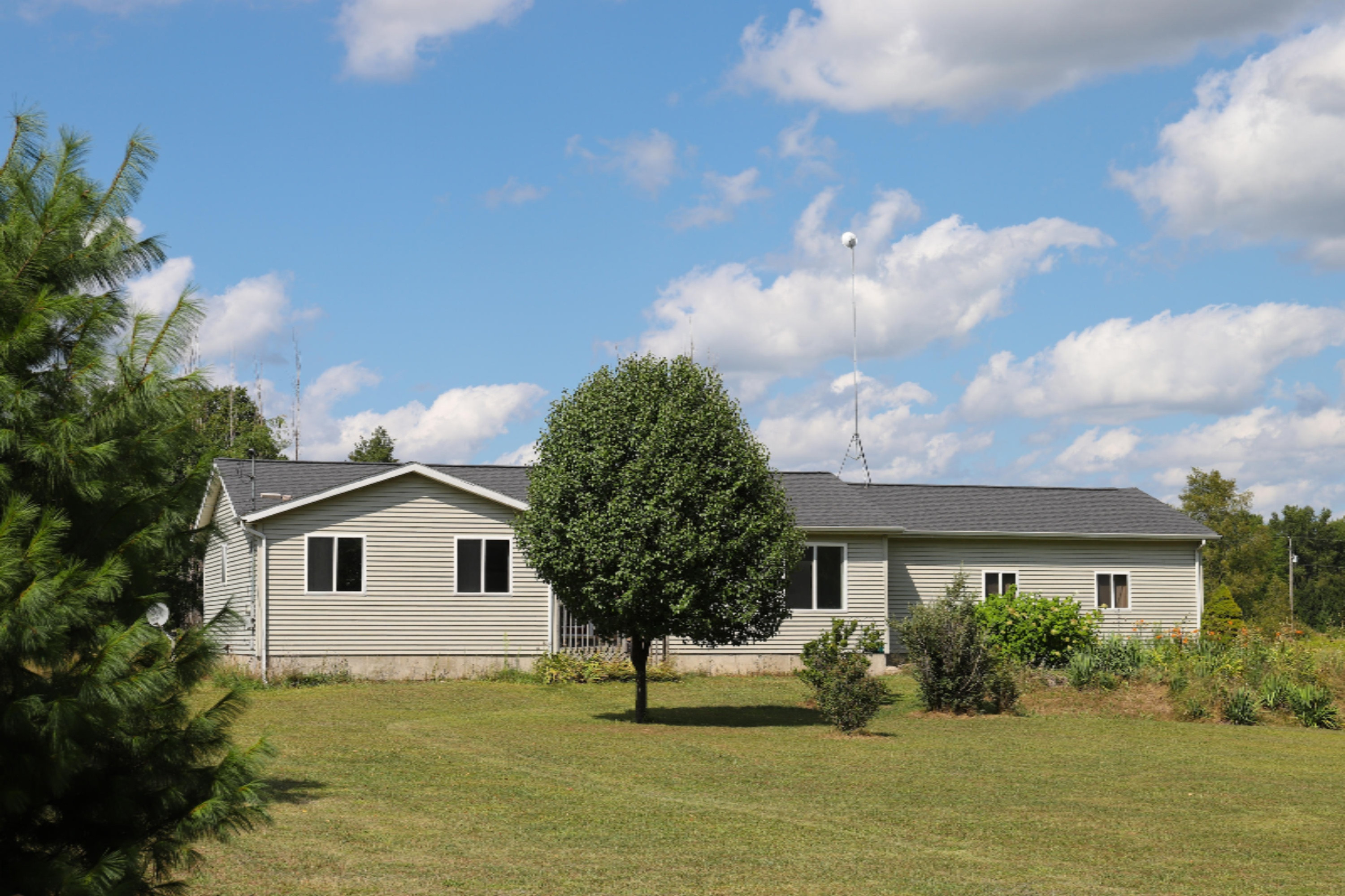 6714 Woods Road Sidney, MI 48885 - Photo 3 of 33 6714WestWoodsSidneyMI-30