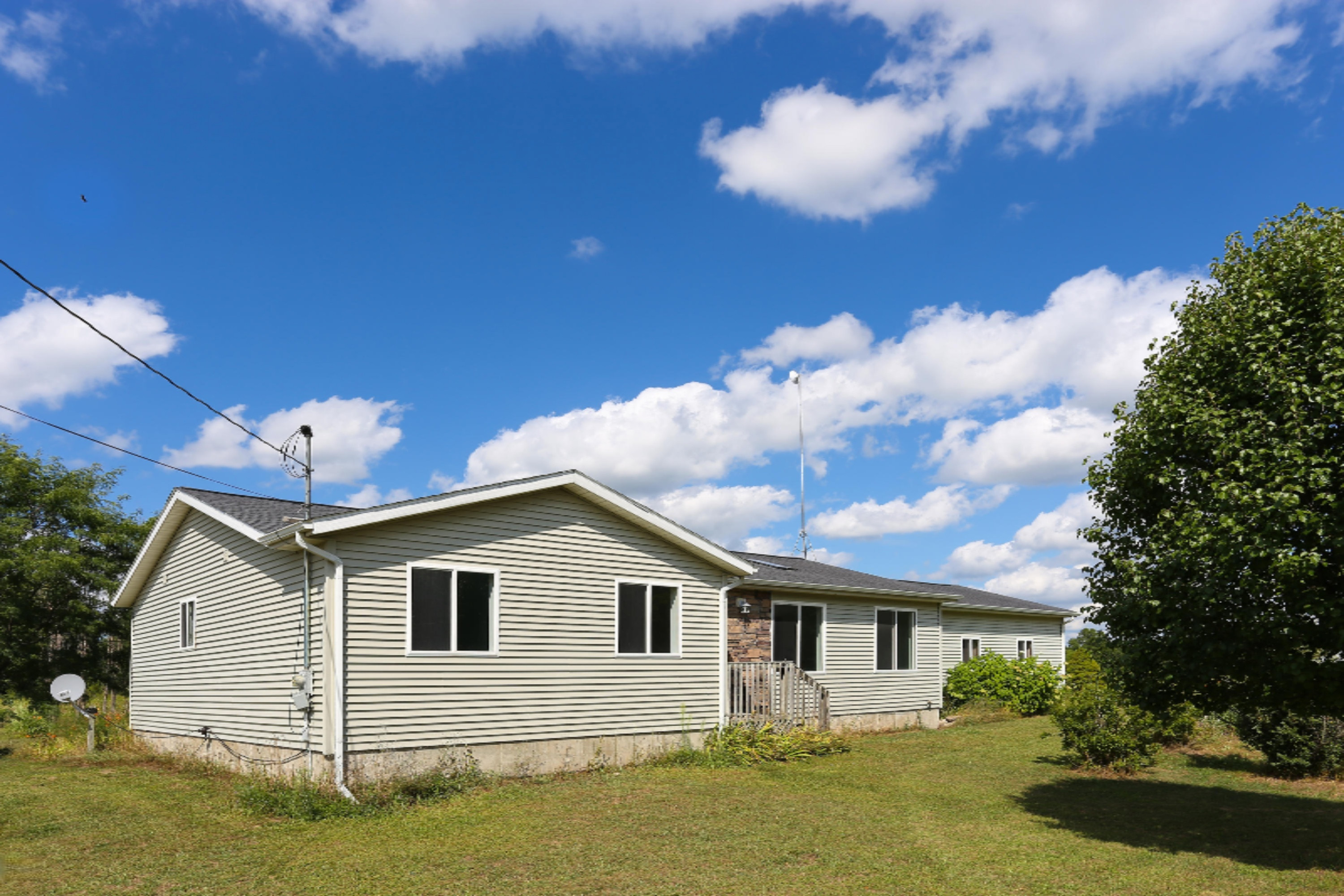 6714 Woods Road Sidney, MI 48885 - Photo 4 of 33 6714WestWoodsSidneyMI-32