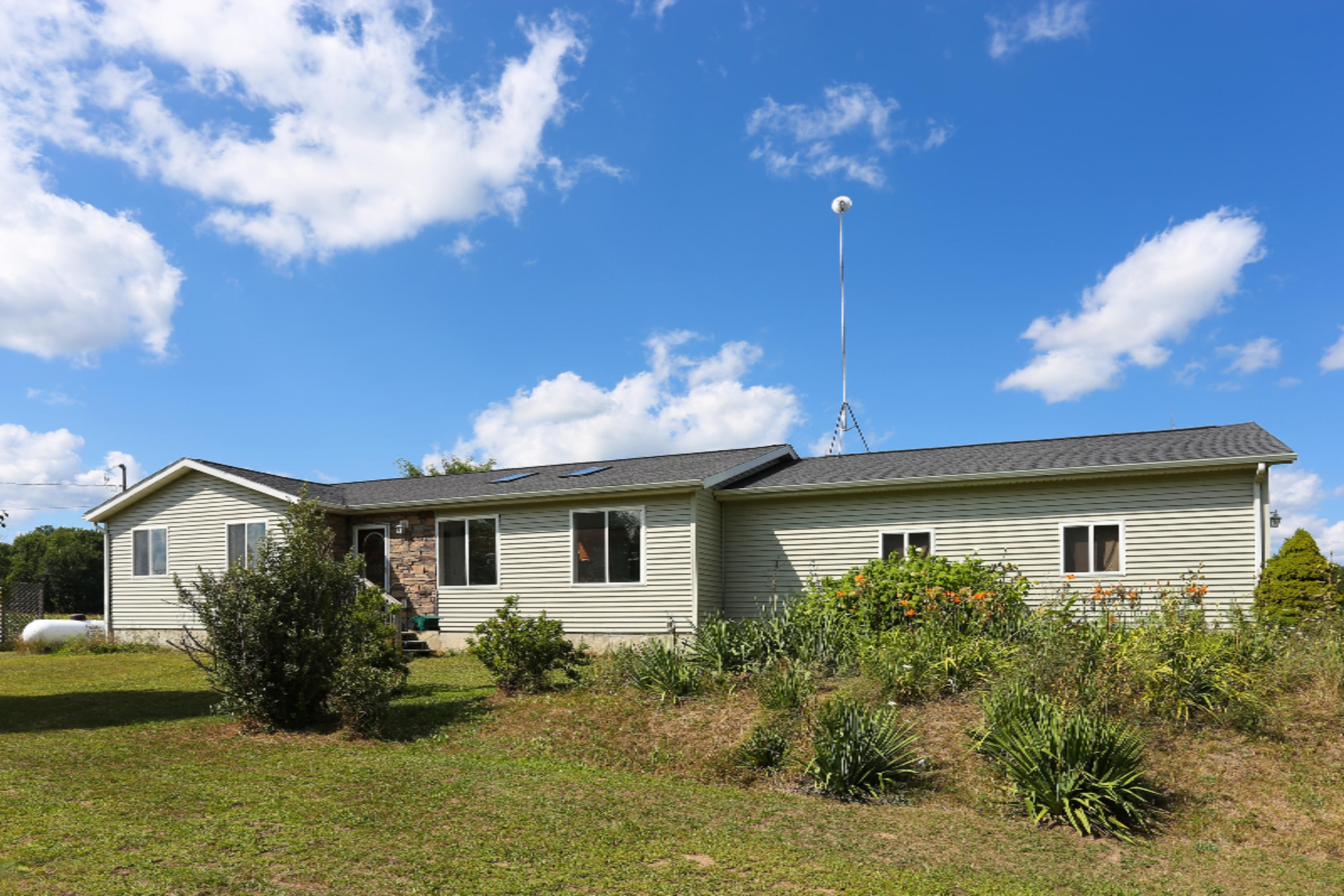 6714 Woods Road Sidney, MI 48885 - Photo 5 of 33 6714WestWoodsSidneyMI-31