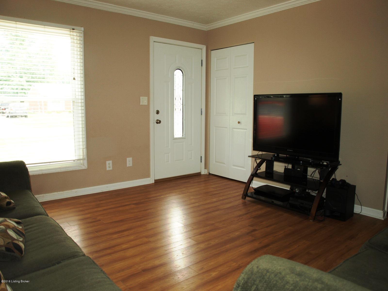 6815 Barbrook Road Louisville, KY 40258 - Photo 9 of 35 P7060398