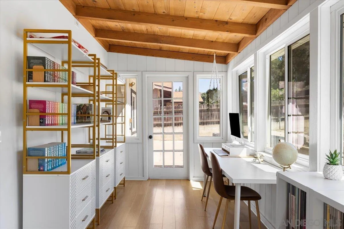 13509 East Lakeview Road Lakeside, CA 92040 - Photo 21 of 43 a large white room with windows