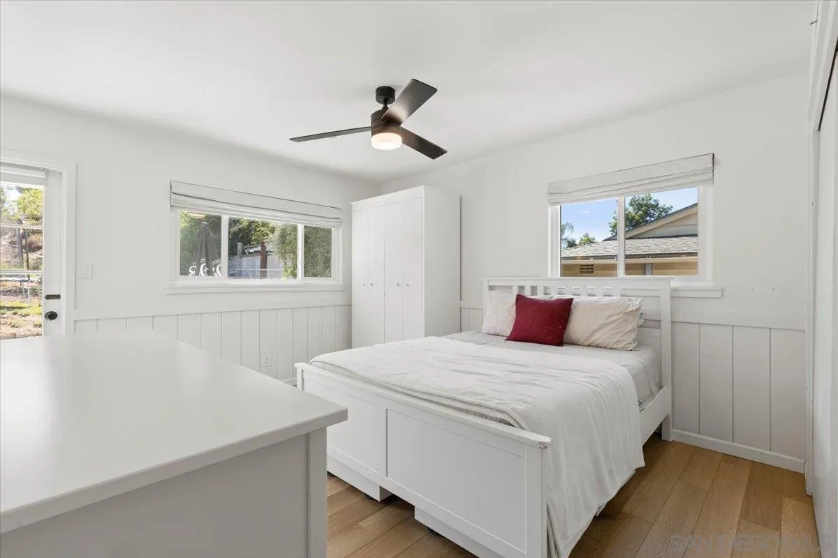 13509 East Lakeview Road Lakeside, CA 92040 - Photo 25 of 43 a room with a bed and a window