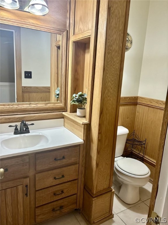 2306 Shadow Ridge Court Midlothian, VA 23112 - Photo 12 of 27 a bathroom with a sink a toilet and a mirror