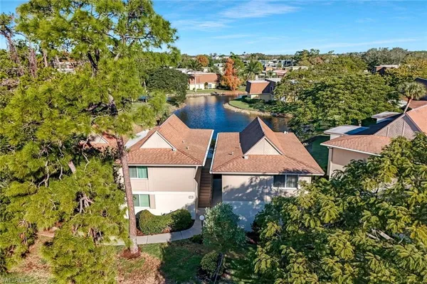 $180,000 | 11 Bobolink Court, Unit 11, Naples, FL 34105