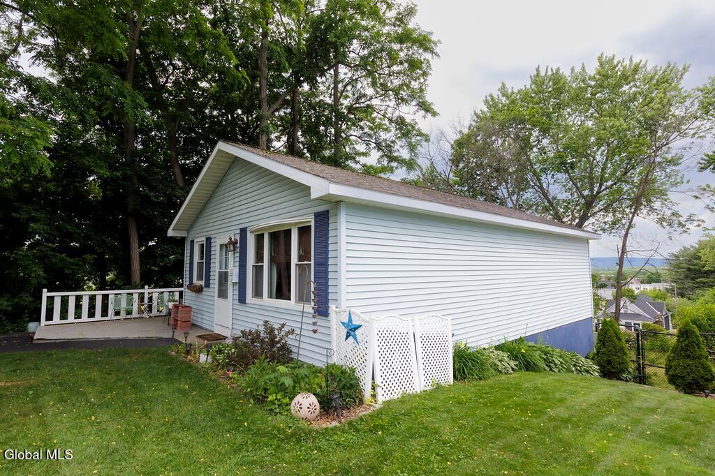 2407 Lenox Road Schenectady, NY 12308 - Photo 19 of 33 Side yard