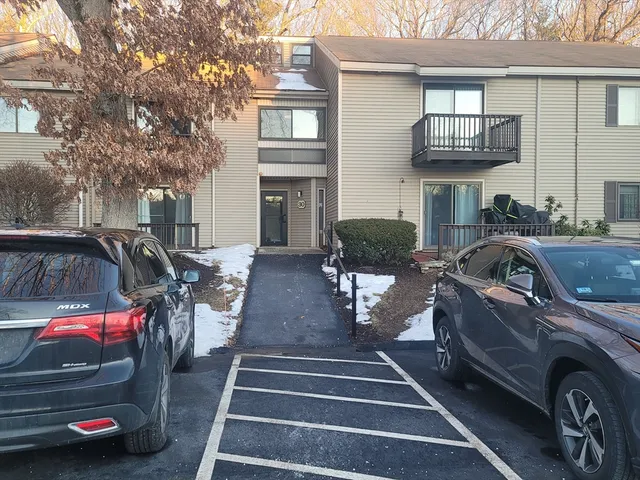 $1,600 | 30 Thayer Pond Drive, Unit 6, Oxford, MA 01537