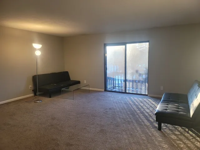 $1,600 | 30 Thayer Pond Drive, Unit 6, Oxford, MA 01537