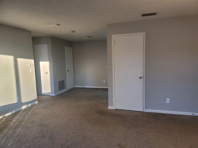 $1,600 | 30 Thayer Pond Drive, Unit 6, Oxford, MA 01537