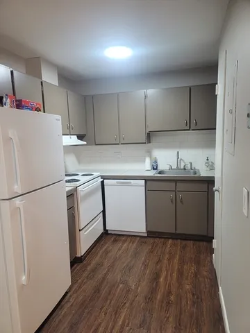 $1,600 | 30 Thayer Pond Drive, Unit 6, Oxford, MA 01537