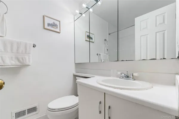 $928,000 | 240-46 Oak Park Drive, Unit 37A | Douglaston