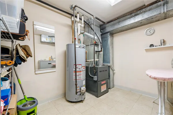 $928,000 | 240-46 Oak Park Drive, Unit 37A | Douglaston