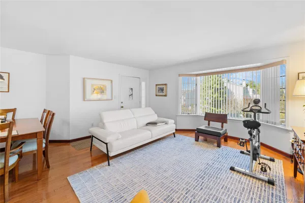 $928,000 | 240-46 Oak Park Drive, Unit 37A | Douglaston