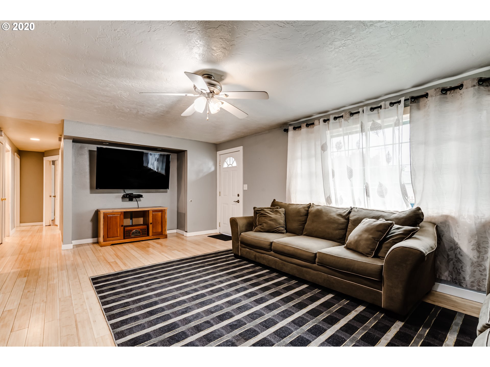 1424 1st Street Springfield, OR 97477 - Photo 4 of 23
