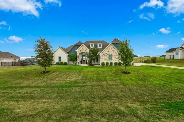 $569,900 | 468 Red Bird Drive, Springtown, TX 76082