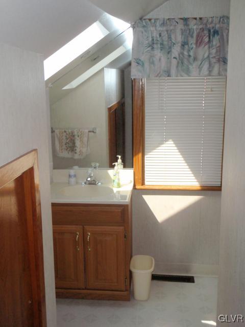 636 Ridge Street Emmaus, PA 18049 - Photo 5 of 17 Gallery Image 5