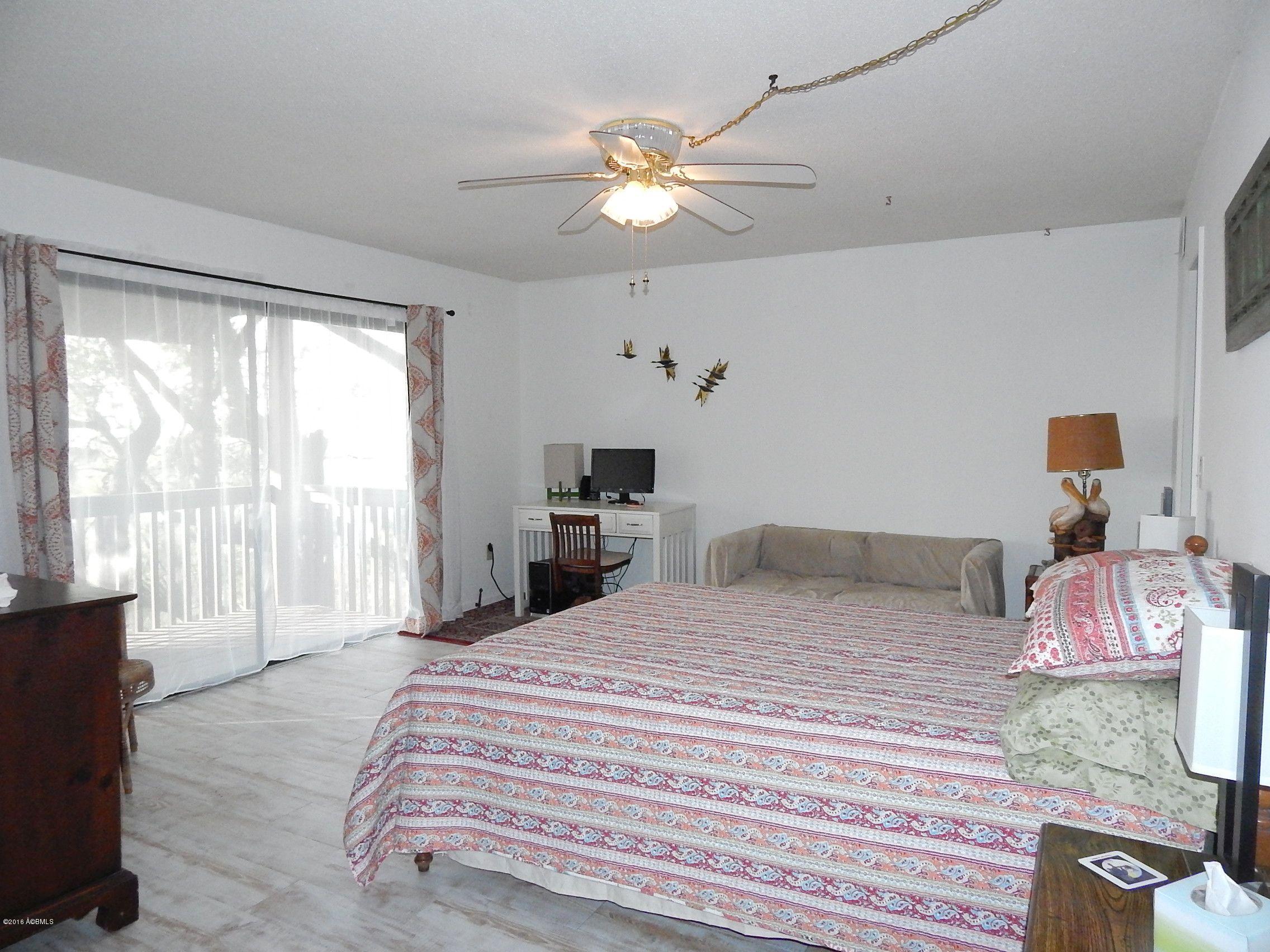 886 Fiddlers Ridge Road Fripp Island, SC 29920 - Photo 13 of 16 1st floor bedroom