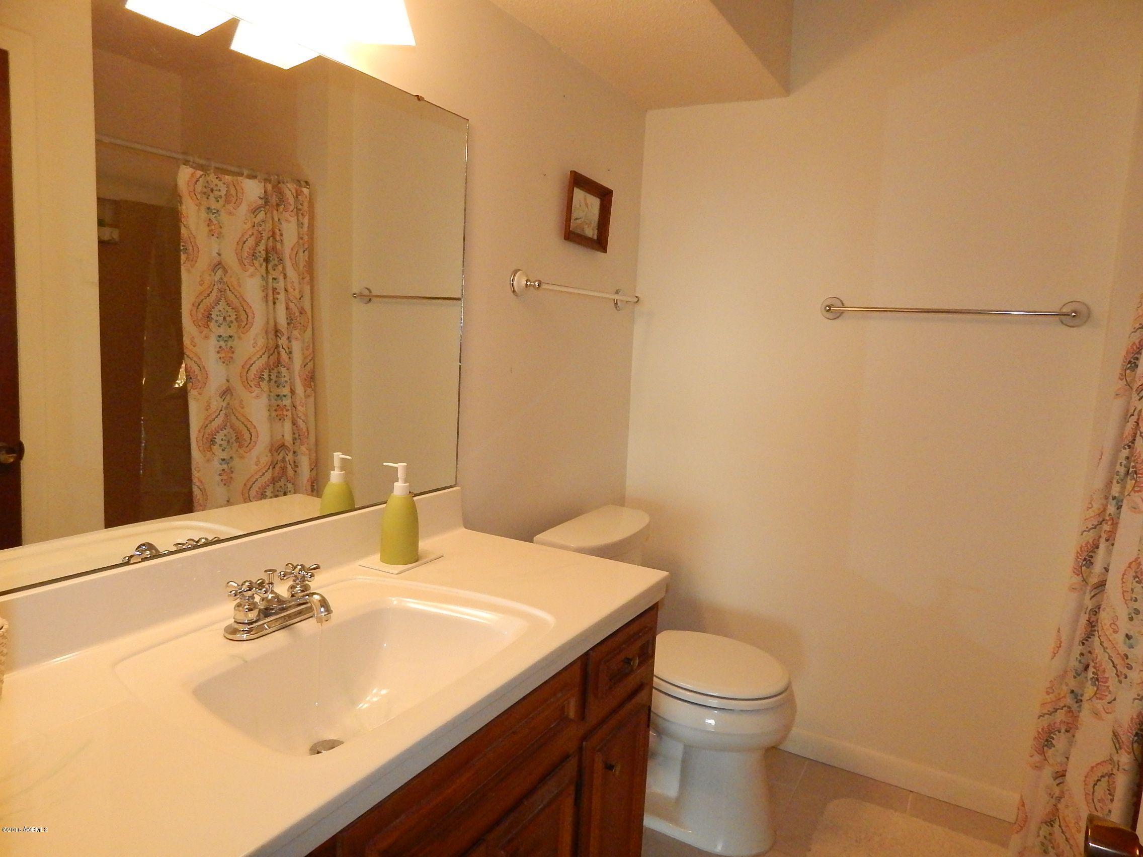 886 Fiddlers Ridge Road Fripp Island, SC 29920 - Photo 14 of 16 1st floor bath