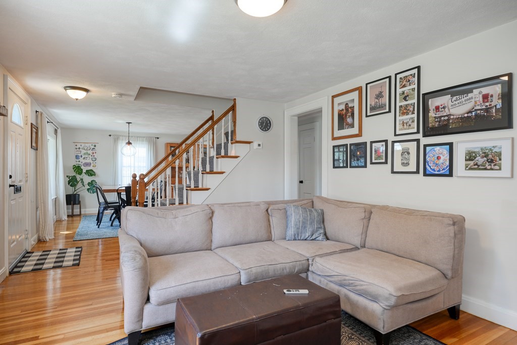 31 Allen Road Waltham, MA 02453 - Photo 8 of 39 Gallery Image 8