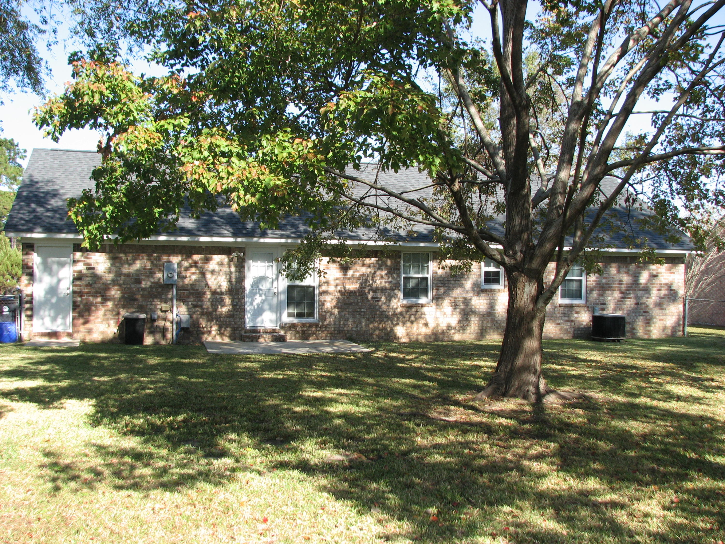 810 Beauregard Road Summerville, SC 29486 - Photo 5 of 30 Back of house