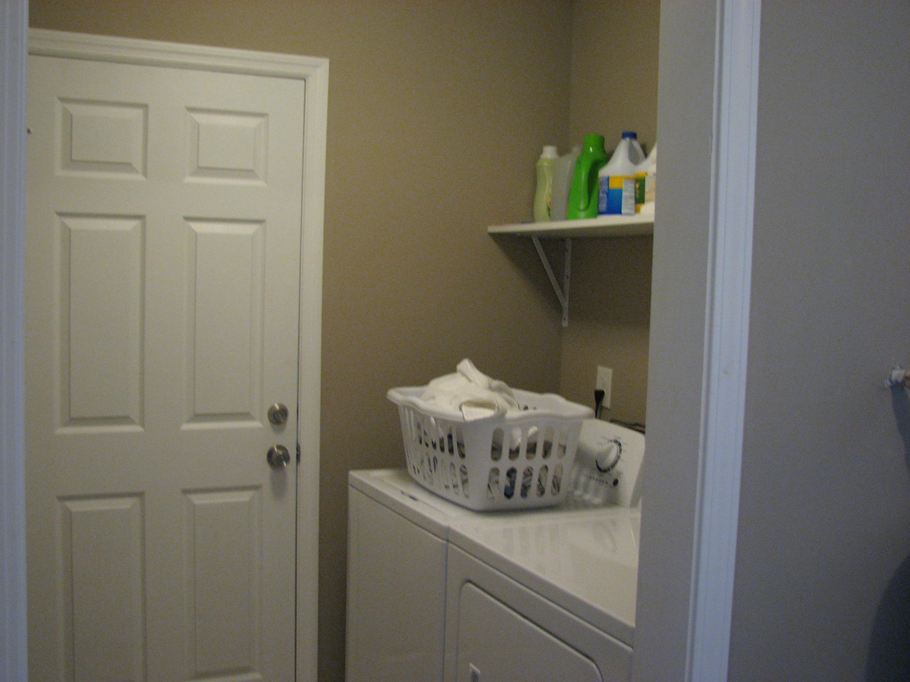 810 Beauregard Road Summerville, SC 29486 - Photo 9 of 30 Laundry room