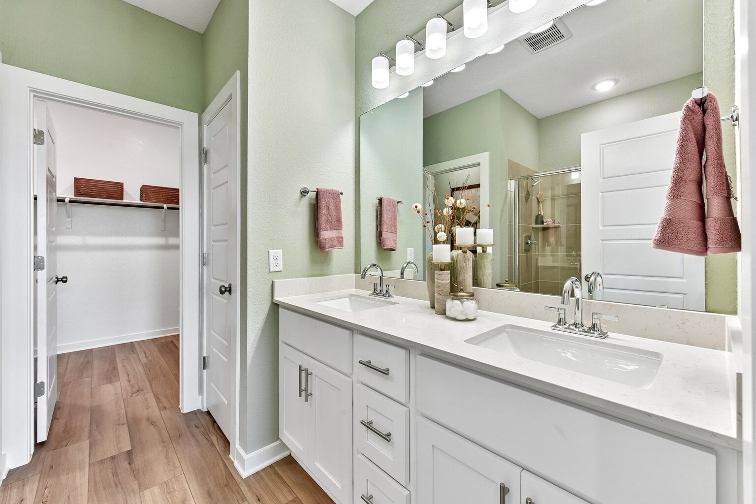 10609 Trifecta Way Buda, TX 78610 - Photo 6 of 17 Double vanities and a spacious walk-in closet highlight this well-appointed primary bathroom.