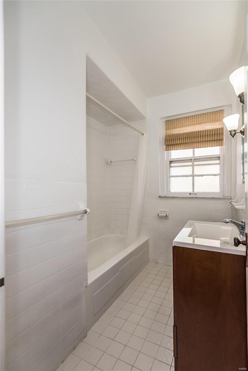 921 South Hanley Road, Unit E Clayton, MO 63105 - Photo 18 of 20 Gallery Image 18