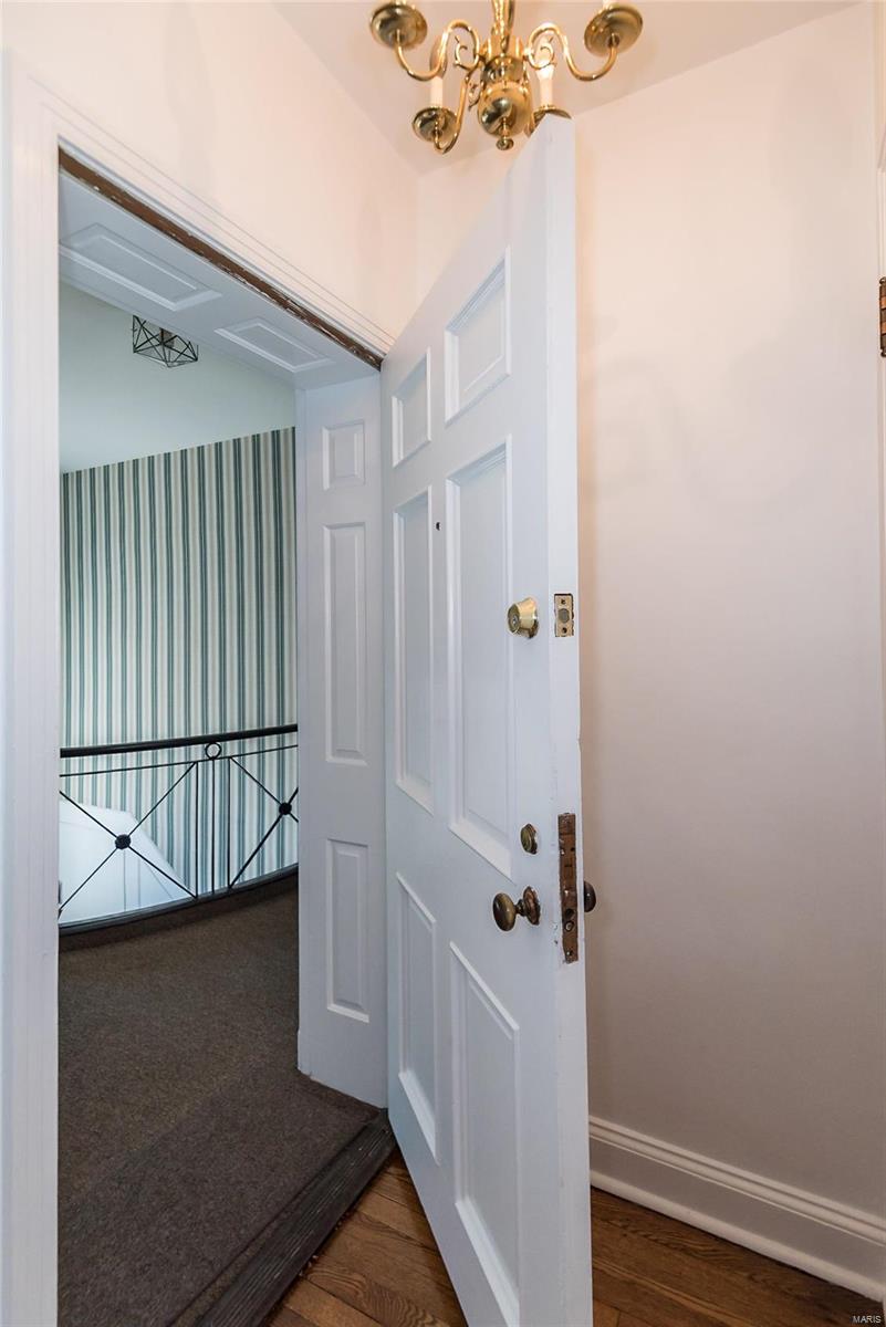 921 South Hanley Road, Unit E Clayton, MO 63105 - Photo 4 of 20 Gallery Image 4