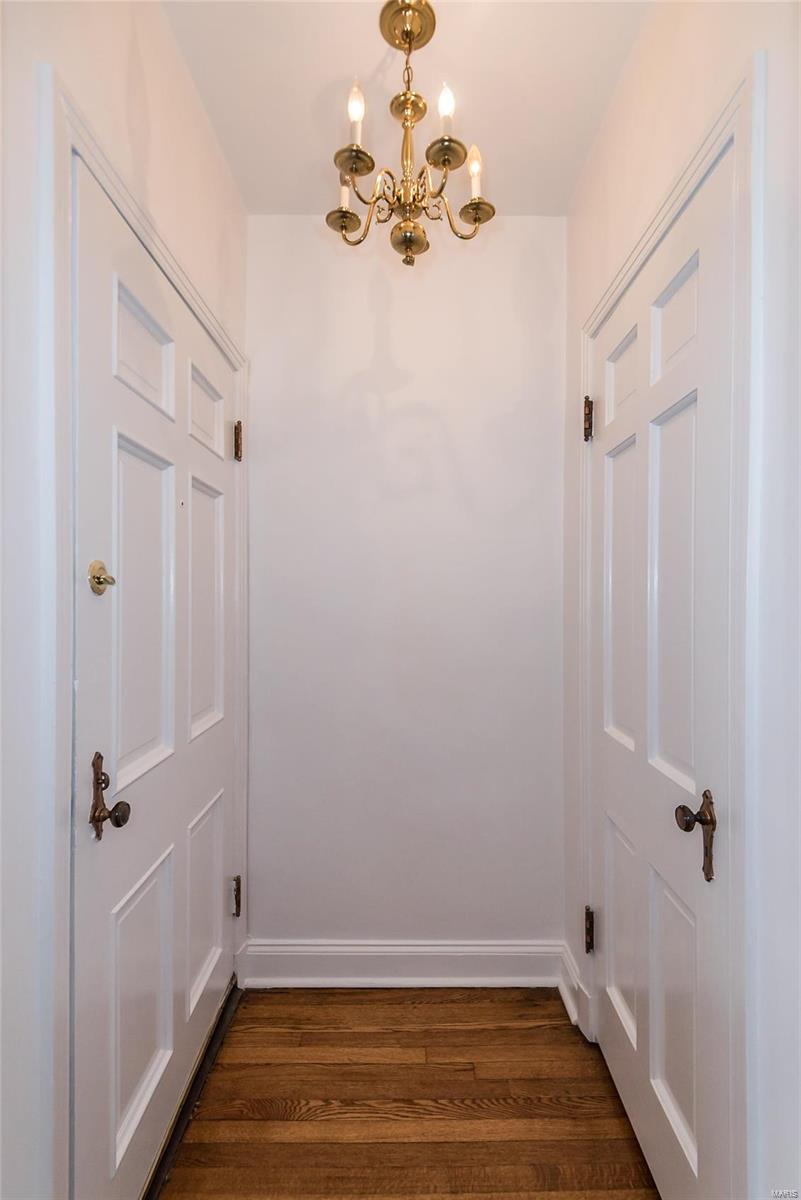 921 South Hanley Road, Unit E Clayton, MO 63105 - Photo 5 of 20 Gallery Image 5