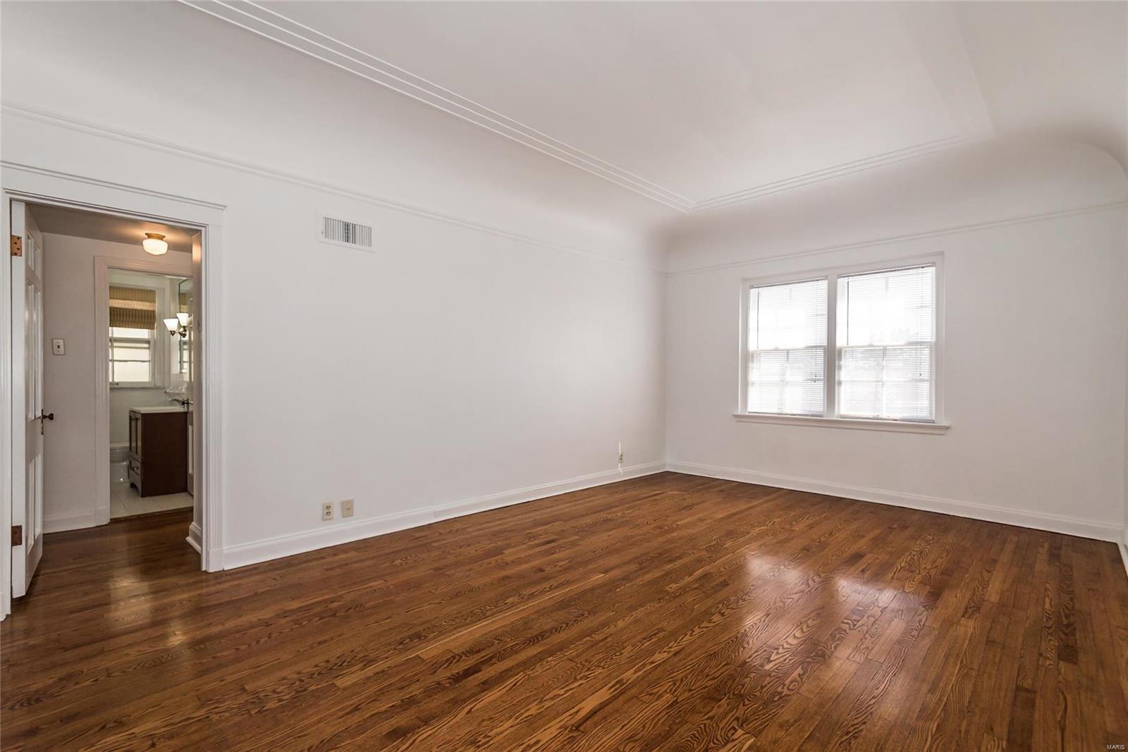 921 South Hanley Road, Unit E Clayton, MO 63105 - Photo 6 of 20 Gallery Image 6