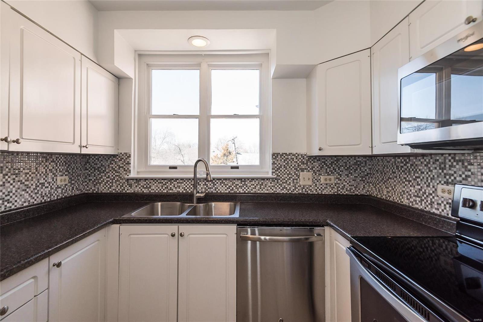 921 South Hanley Road, Unit E Clayton, MO 63105 - Photo 8 of 20 Gallery Image 8