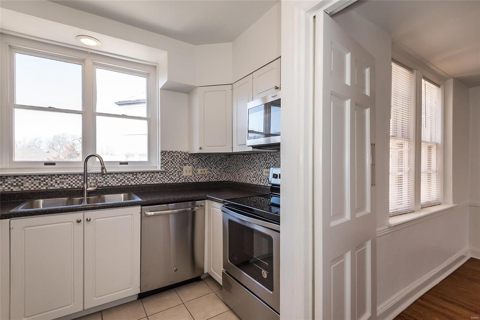 921 South Hanley Road, Unit E Clayton, MO 63105 - Photo 9 of 20 Gallery Image 9