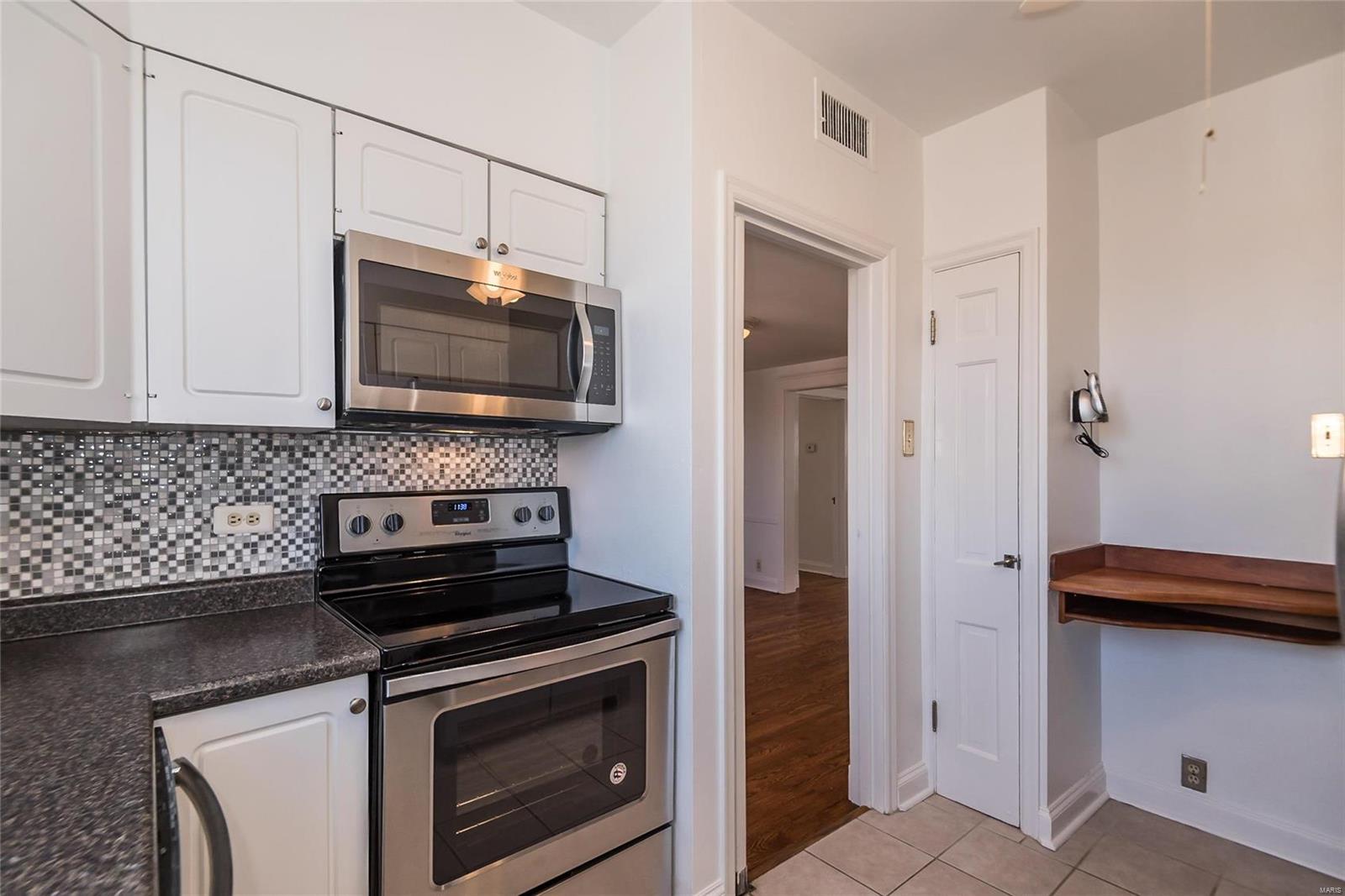 921 South Hanley Road, Unit E Clayton, MO 63105 - Photo 10 of 20 Gallery Image 10
