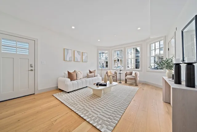 $3,595 | 5 Breed Street, Unit 4, Boston, MA 02128