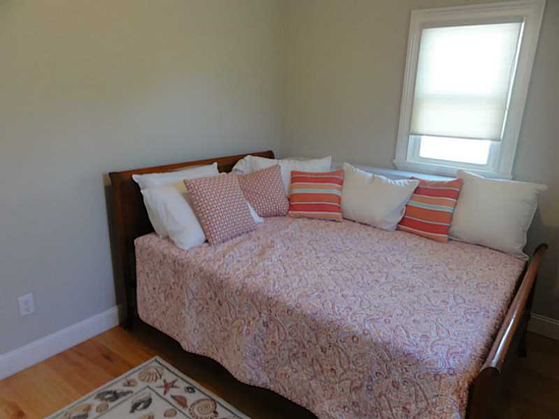 33 Elizabeth Road Narragansett, RI 02882 - Photo 16 of 24 Bedroom.