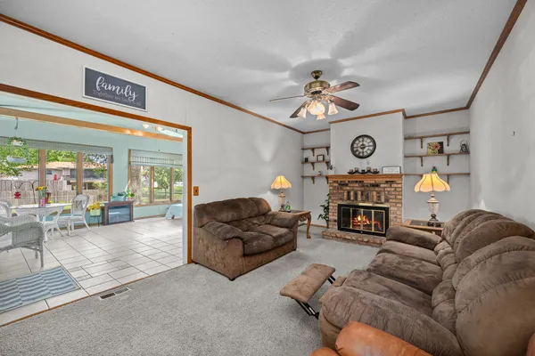 $259,900 | 3005 North Pine Street, Davenport, IA 52804